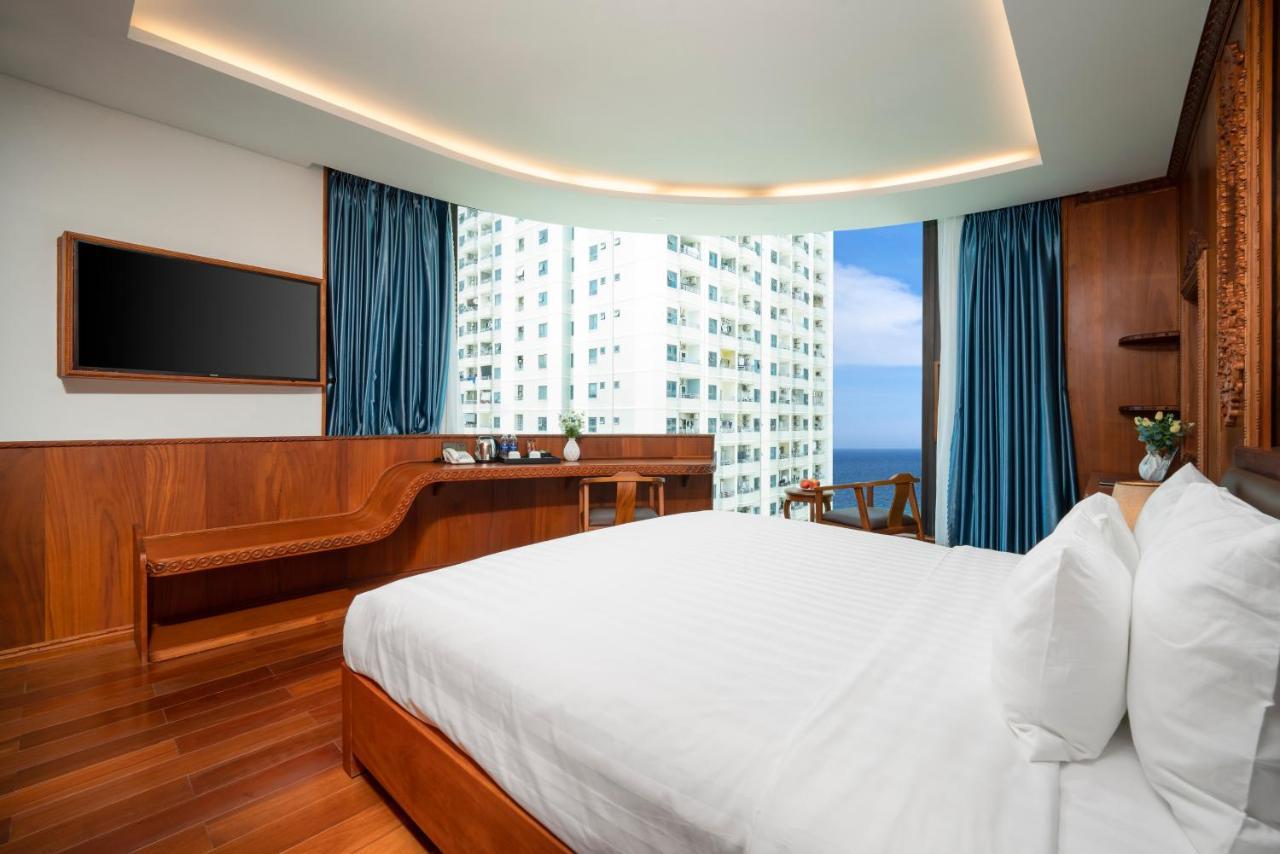 Monalisa Luxury Hotel Da Nang Bagian luar foto