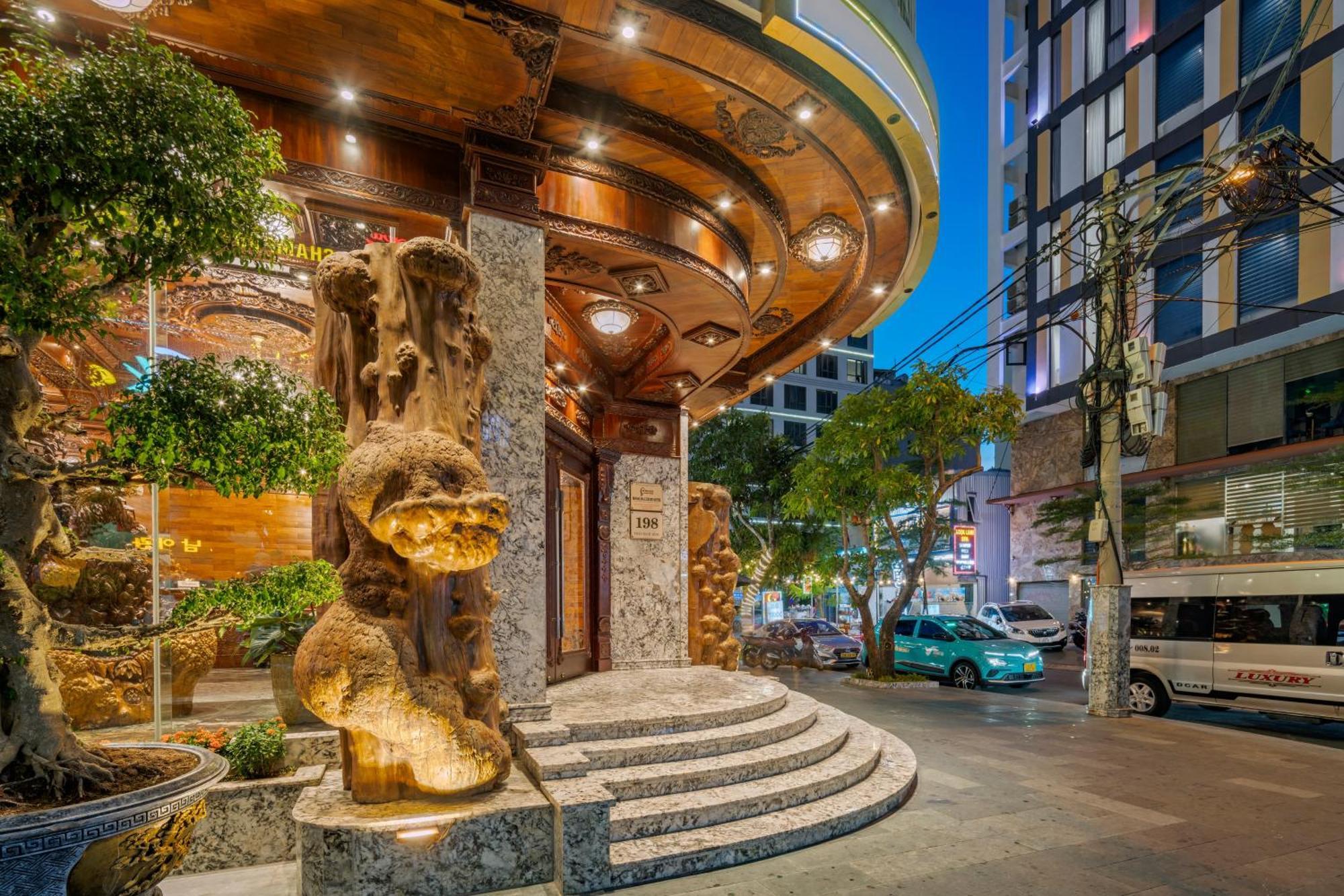 Monalisa Luxury Hotel Da Nang Bagian luar foto